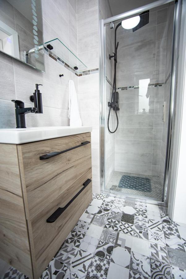 Отель Half Door House Дингл Экстерьер фото
